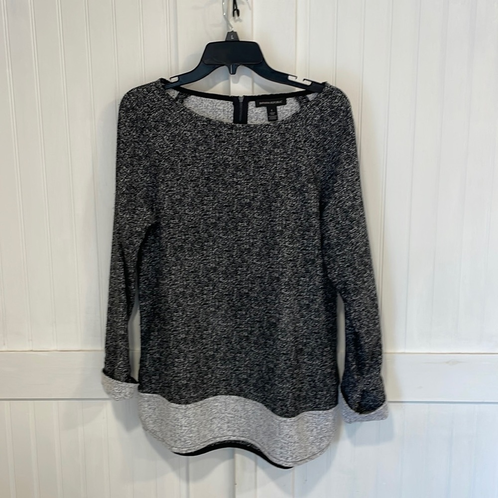 BANANA Republic super stylish,longsleeved, black, white & gray top size L